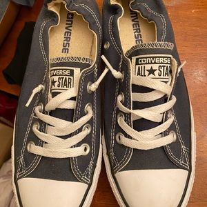 dark grey low top converse